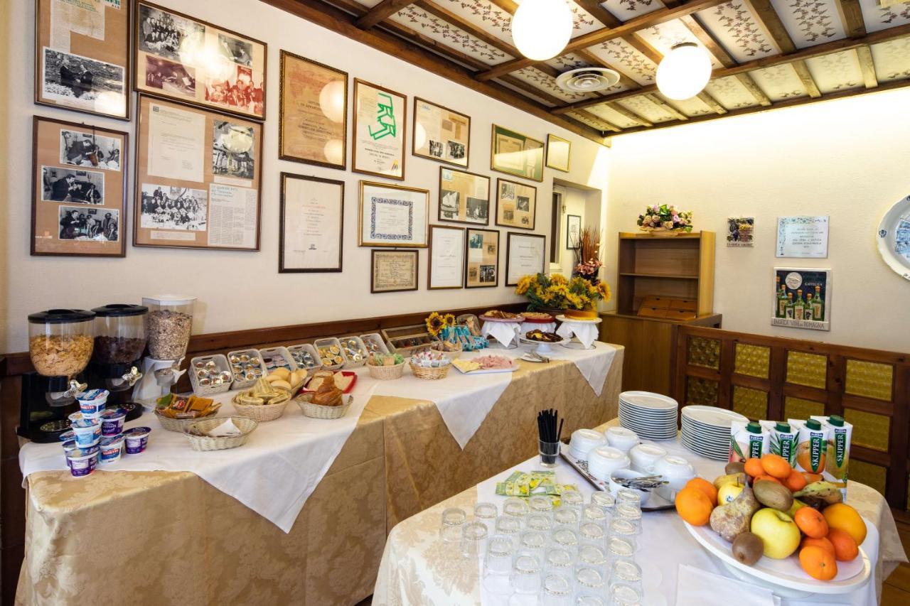 Hotel Al Dollaro Cattolica Buitenkant foto