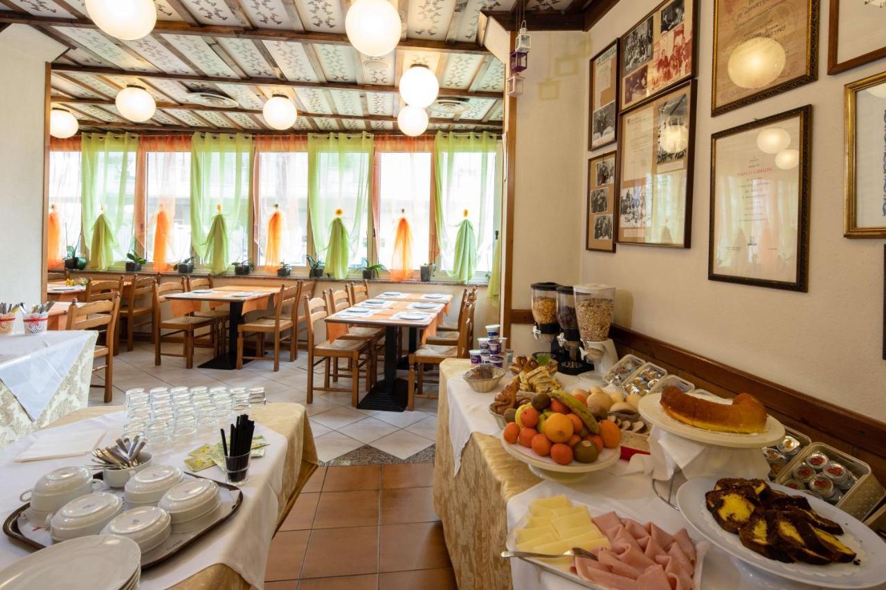 Hotel Al Dollaro Cattolica Buitenkant foto
